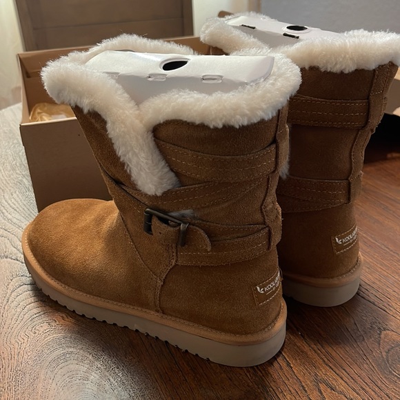 Koolaburra by UGG brand NIB, brown and fuzzy inside to keep you toes toasty. - Picture 6 of 8